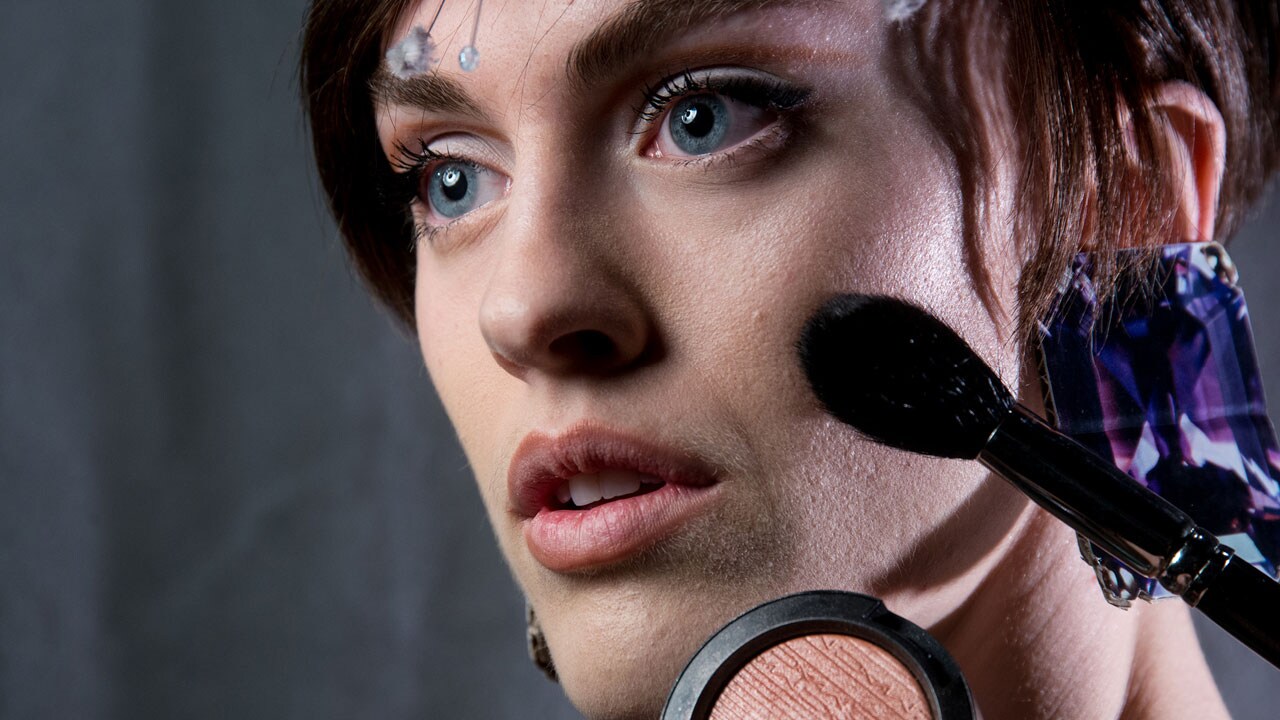 MOSCHINO AW17<br>Retro Babe Meets Superheroine Chic 