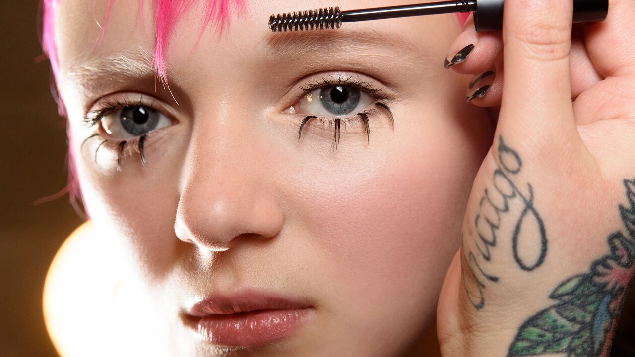 JEREMY SCOTT AW17<br>Twiggy-Inspired Lashes And Lips